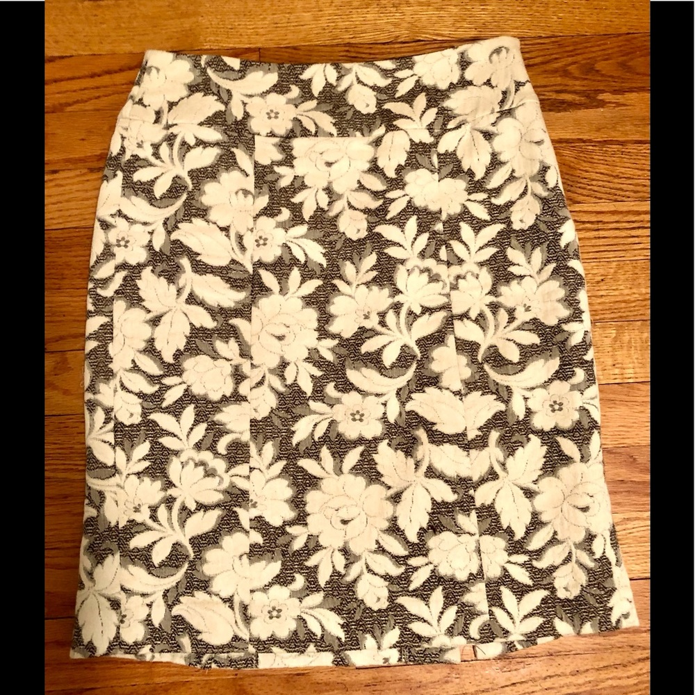 Ann Taylor Brown/ Cream Floral Mini Skirt, size 0